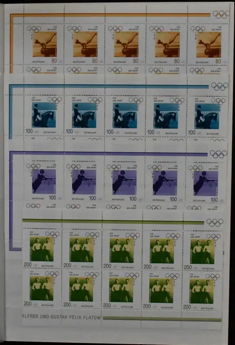 SRN, desetibloky, čistá sbírka bez nálepky, z let 1994-2000 (č. 2142), kompletní kromě vydání SWK, částečně složená na vnějším okraji (zde počítány jen jednotlivé hodnoty), se všemi dobrými příplatkovými sériemi. Mi. 6000,-
