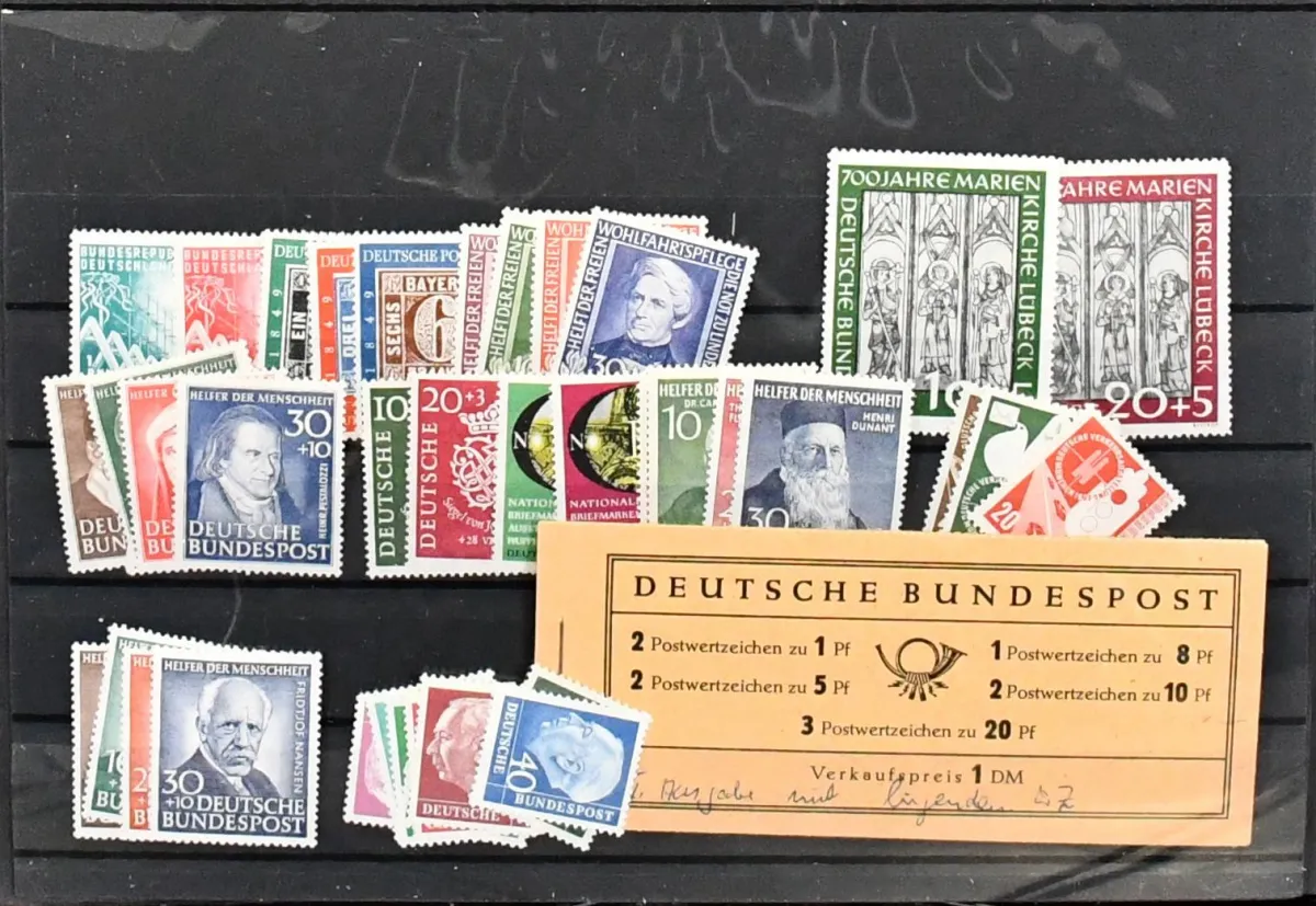 Bund, 1949-54, saubere postfrische Slg. nur guter Ausgaben der ersten Jahre inkl. Nr. 111-15, 117-22, 139-46, 167-70, 173-76, Heuss lumo, sowie MH 4Y (Deckel…