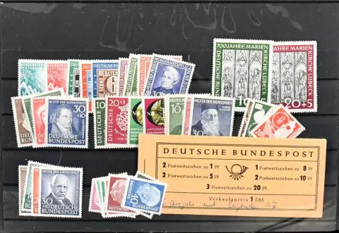 Bund, 1949-54, čistá postfrische sbírka pouze dobrých vydání prvních let včetně č. 111-15, 117-22, 139-46, 167-70, 173-76, Heuss lumo, jakož i MH 4Y (desky…