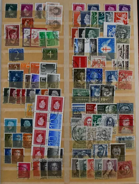 Europa Union, CEPT, collection in three albums, including the joint issues of 1957/1974, without Andorra '72, complete mint never hinged, as well as many secondary areas, among others forerunners with Berlin no. 71 used, Italy no. 774/76, Trieste no. 67/69, Belgium no. 976/78 each used, NATO up to 1969 used complete, furthermore countless accompanying items mint never hinged and used up to 1991. Including in total already 150 blocks