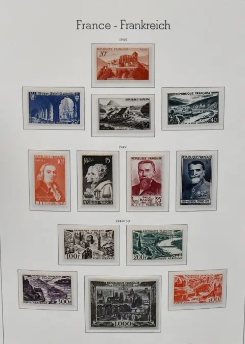 Francie, 1945-2000, ražená, prakticky kompletní sbírka ve třech předtištěných albech Leuchtturm, včetně Slavných Francouzů, letecké pošty a Červeného kříže, moderní...