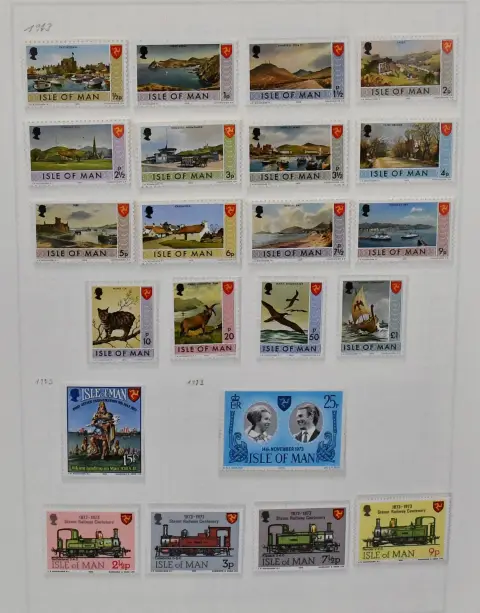 Île de Man, collection complète 1973-2002, neuf sans charnière, étendue, dans classeur à anneaux Leuchtturm. Avec nombreux bords, coins de feuille, plus de 100…