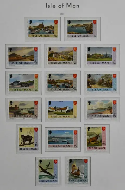 Île de Man, 1958/1989, collection complète neuf sans charnière dans album préimprimé Leuchtturm. Avec quelques carnets et port complet, incl. n° 1/8I en rare feuille complète…