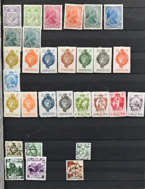 Liechtenstein, neznámková od 1960 do 2017 (!) zjevně kompletní sbírka v e-knize. Jen platná nominální hodnota od 1996 činí 1050,- CHF. (= ...