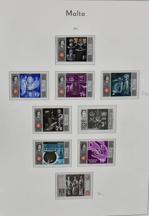 Мальта, 1964-1982, коллекция ** с независимости в предпечатном альбоме Leuchtturm, при этом многие полные выпуски, напр. № 301-19, 323-29, а также порто