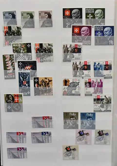 Мальта, 1885-2011, коллекция в обоих состояниях на страницах альбома, при этом многие полные ** выпуски 1960-х и 70-х годов, блоки, доп. тиражи и порто-марки