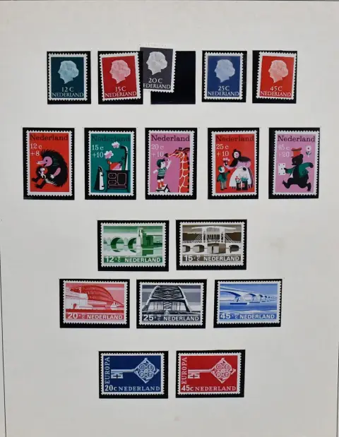 Niederlande, postfr. Slg. aus dem Zeitraum 1968/1986, im Lindner-Ringbinder