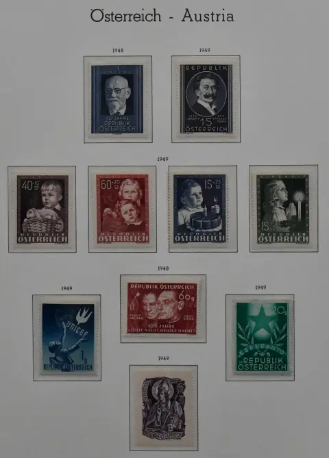 Österreich, 1945/2001, umfangreiche postfrische (anfangs ein paar Werte auch ungebr.) Slg. in drei neuwertigen Vordruckalben. Dabei einige Aufdruckwerte, u.a.…
