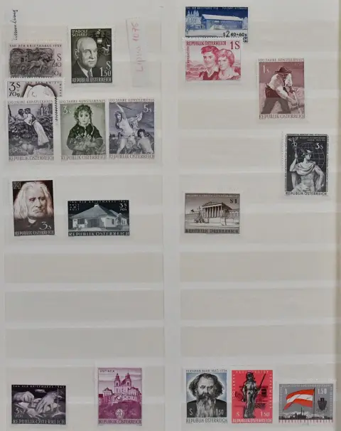 Österreich, 1946-1982, umfangreiche postfr. Slg., nahezu kpl. (ohne Vögel '53), mit Trachen I inkl. 1 Sch., Kärnten, Fürsorge usw. Hoher KW