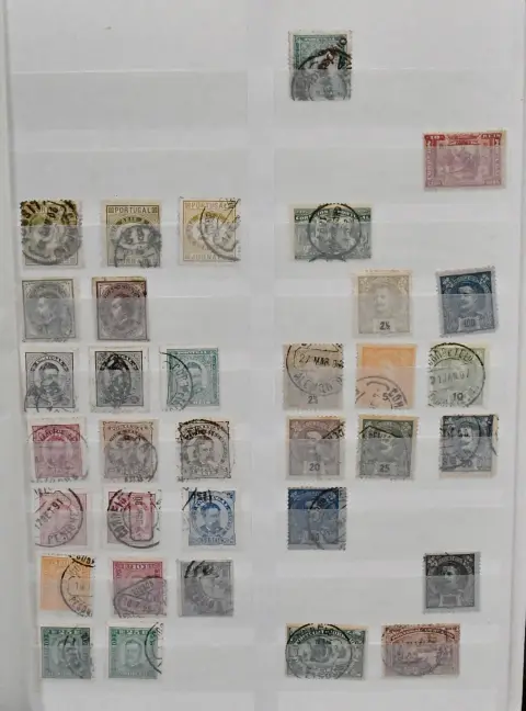 Portugal, 1876-2001, Slg. in beiden Erhaltungen in zwei Alben, nach 1945 gut besetzt mit vielen postfr. Ausgaben, u.a. die Europa-Ausgaben 1965-76 teils…