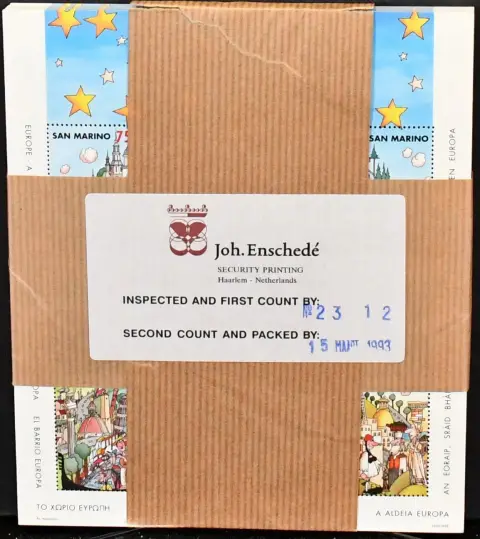 San Marino, 1993, postfrischer Bestand von 100 Exemplaren von Bl. 17, originalverpackt mit Siegel der Druckerei "Joh. Enschedé" (Haarlem/Niederlande), 1200,-…