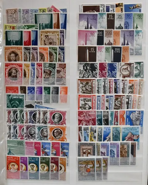 Vatikan, Slg. ab erster Ausgabe, von 1966-1990 postfrisch kpl., im Schaubek-Vordruckalbum. Mi. 750,-
