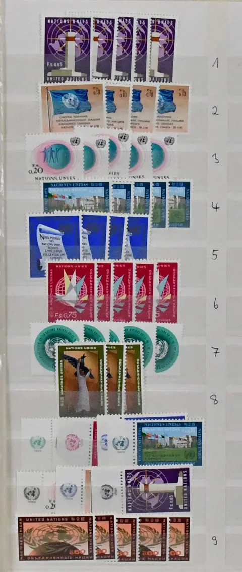 Genf, 1969/2004, postfrischer Bestand, beginnend mit Nr. 1, sortenreich, mit einigen Zusammendrucken, im Schaubek-Binder. Alleine die gültige Nominale beträgt…
