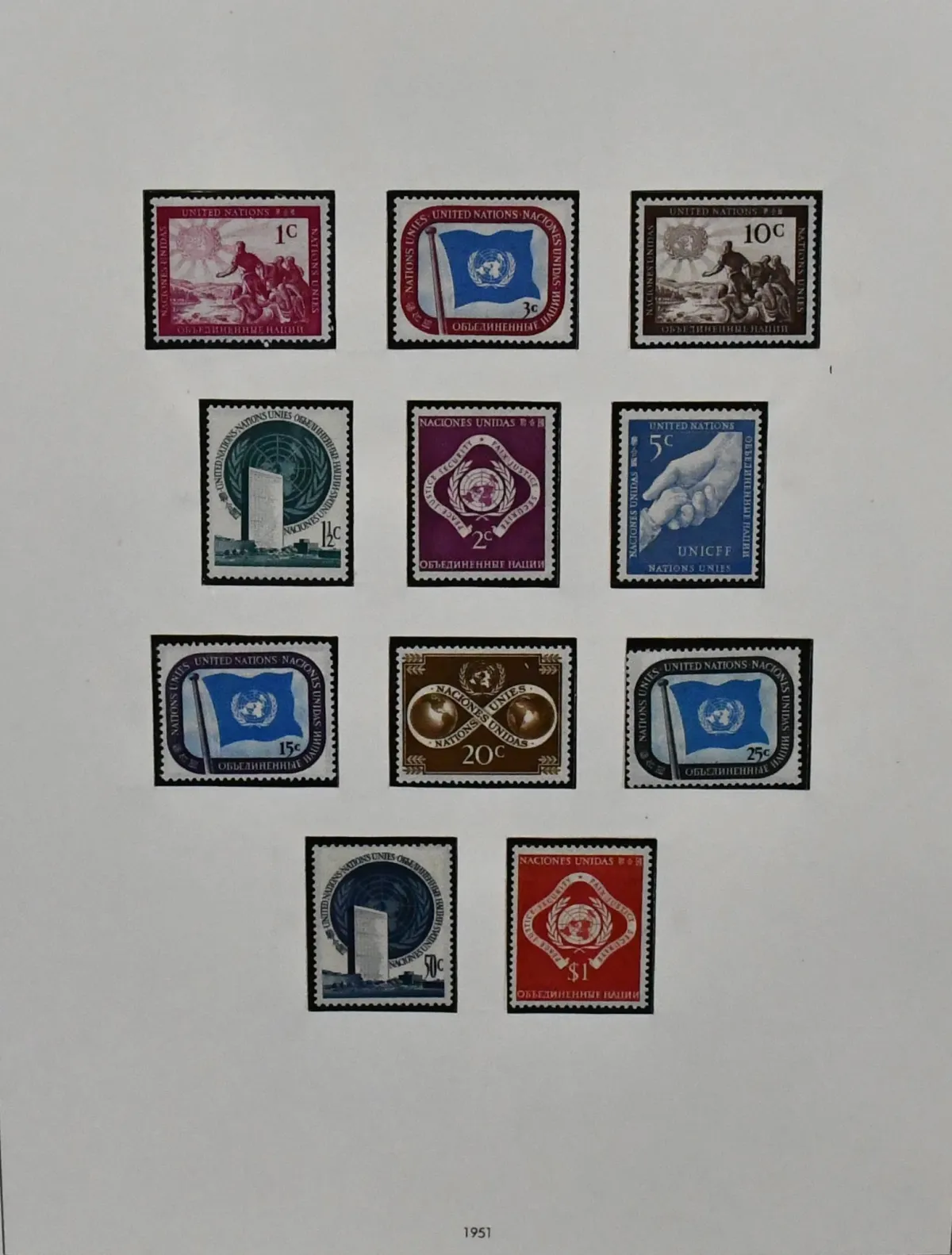 Nations Unies, collection neuve avec New York de 1951-1988 complète, y compris Bl. 1 et en plus la série UNTEA, Genève de 1969-1988 complète, ainsi que Vienne de 1979-1988 complète, ensemble dans un épais album préimprimé SAFE