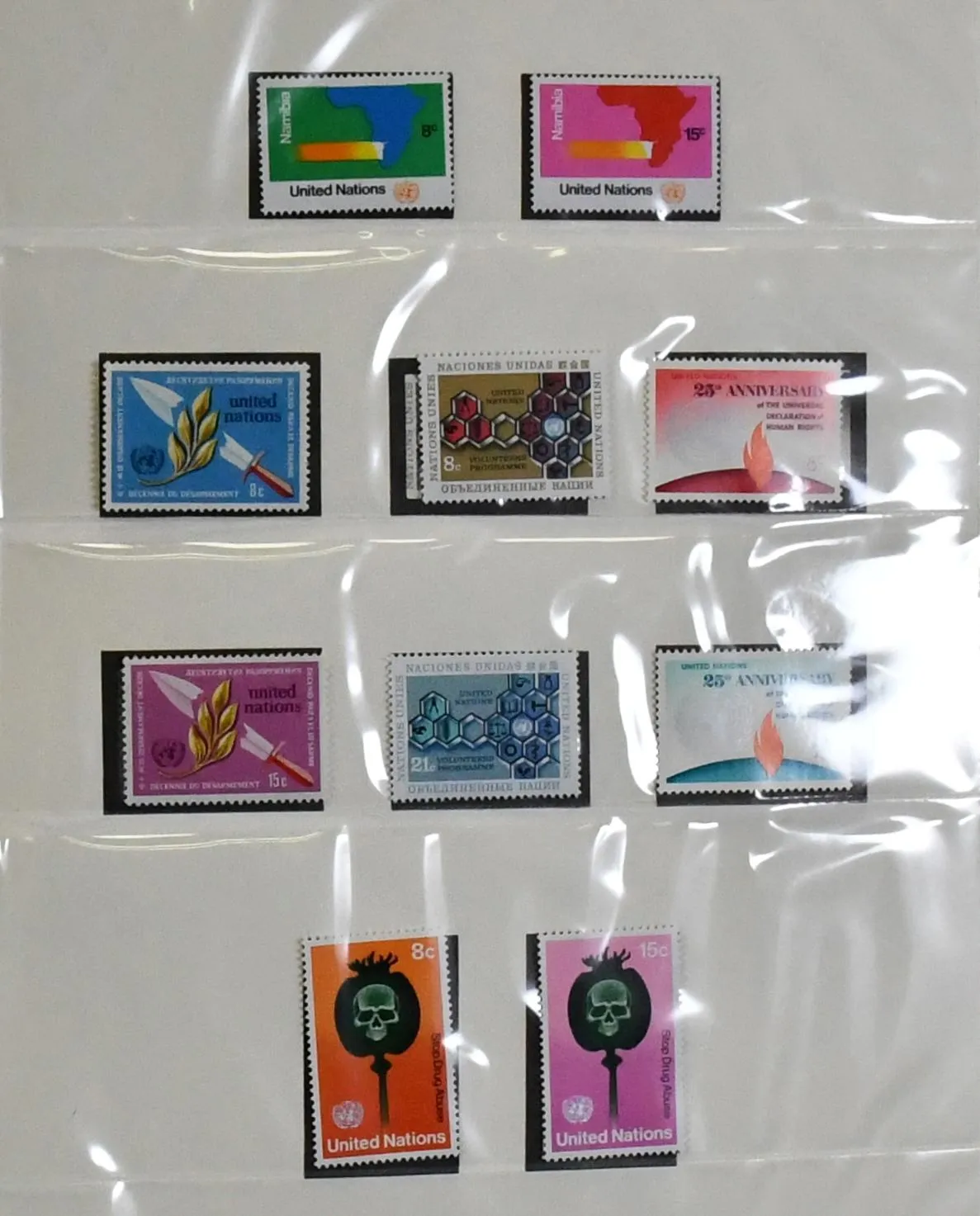 United Nations, New York, mint collection, 1973-1985 complete, with flag issues heavily collected incl. single values and several mini-sheets, in two Lindner albums
