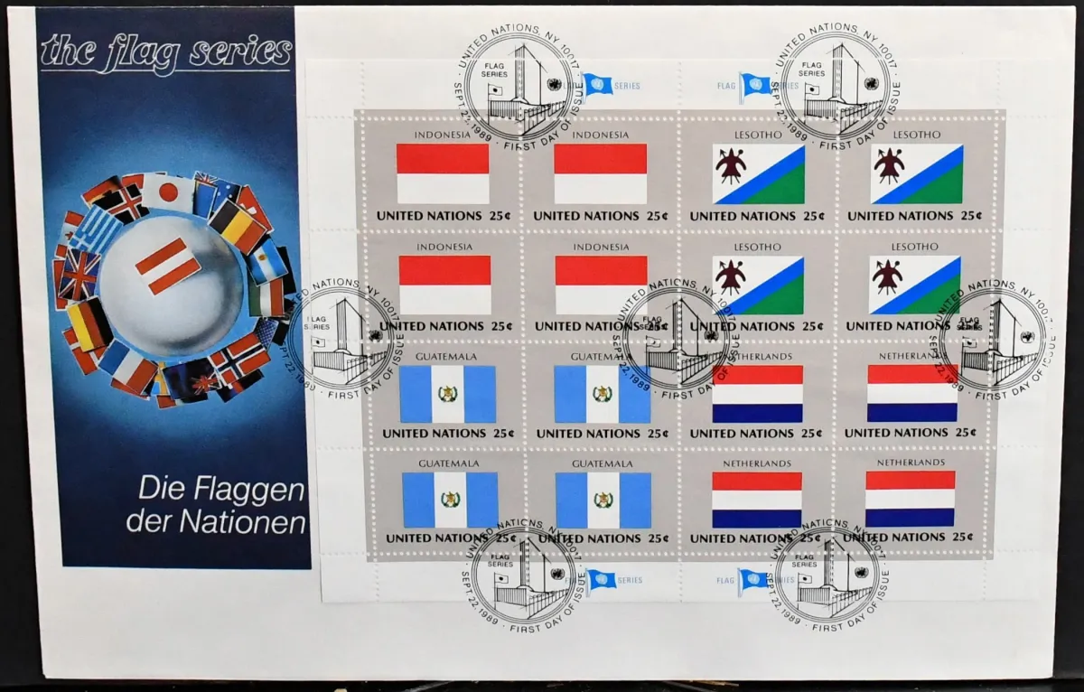 Verenigde Naties, partij van 40 versch. vlaggen-kleinbogen, alle op sier-FDC's, vroegere postprijs 135 USD (= 120 EUR)
