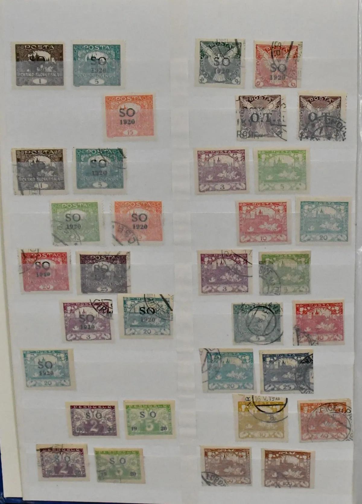 Czechoslovakia/Czech Republic, 1918-2011, collection in both conditions in album, including much Hradcany, some complete issues of the 1930s, the post-war period with much mint never hinged material, as well as many blocks
