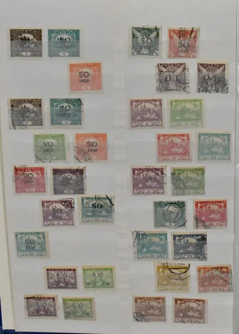 Československo/Česko, 1918-2011, sbírka v obou stavech v albu, včetně mnoha Hradčan, několik kompletních vydání z 30. let, poválečné období s mnoha ** materiálem, stejně jako mnoho bloků