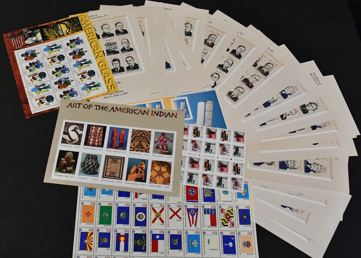 USA, mint lot only blocks, miniature and composite sheets with 350.00 USD (= 300.00 EUR) valid face value