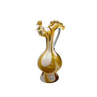 HENKELVASE MIT FALTENRAND.