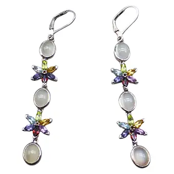 LANGE OHRHÄNGER MIT BUNTEN STEINEN UND BLUMENMOTIVEN AUS 925ER SILBER.