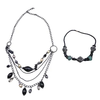Lot de deux colliers sombres