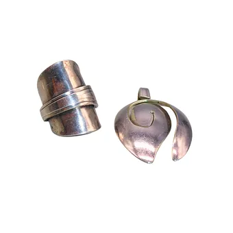 2-TEILIGES SCHMUCKSET, RING UND ANHÄNGER.