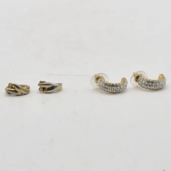 MODESCHMUCK KONVOLUT: ZWEI PAAR OHRRINGE.