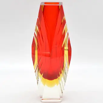 Alessandro Mandruzzato. Murano designvaas, studioglas, handgeslepen oppervlak, Sommerso, Italië, circa 1960.