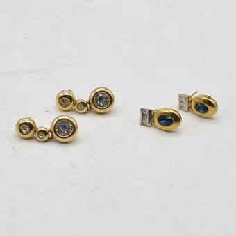 MODESCHMUCK KONVOLUT, ZWEI PAAR OHRRINGE, SPÄTES 20. JAHRHUNDERT.