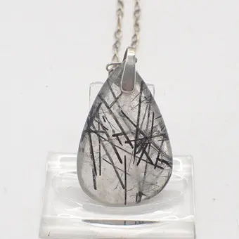TURMALINQUARZ ANHÄNGER, TROPFEN-FORM, DESIGNERKETTE AUS 835ER SILBER, SPÄTE 20. JAHRHUNDERT.