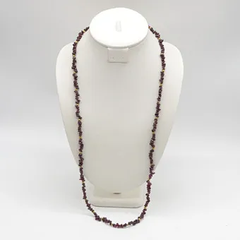 ALMANDIN PERLENCOLLIER, POLIERTE PERLEN, ENDLOSKETTE, VERGOLDETE TRENNPERLEN, CA. 84 CM.