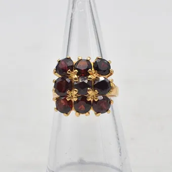 Bague ancienne bohémienne en or avec neuf grenats almandins, 18 carats, taille n° 12/ 52 mm, faite main.