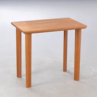 Niels Bach, Beistelltisch aus Teak.