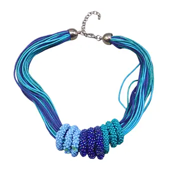 COLLIER MULTI-RANGS AVEC ANNEAUX DE PERLES.