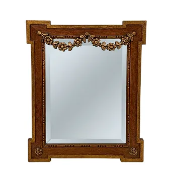 Wandspiegel met houten frame en bloemenslinger