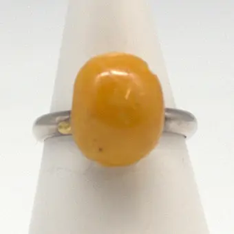 Designer ring sterling zilver bezet met butterscotch barnsteen, 20e eeuw
