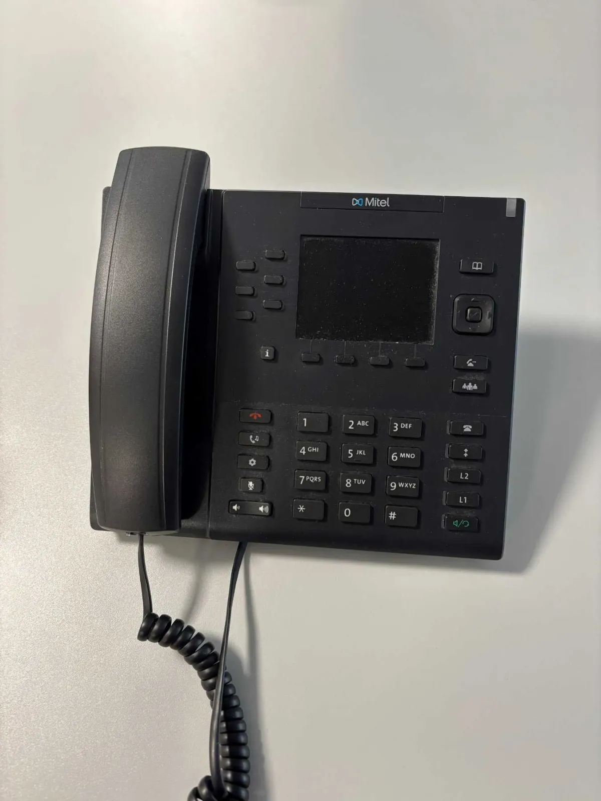 800 telefonů Mitel 6867i (soubor)