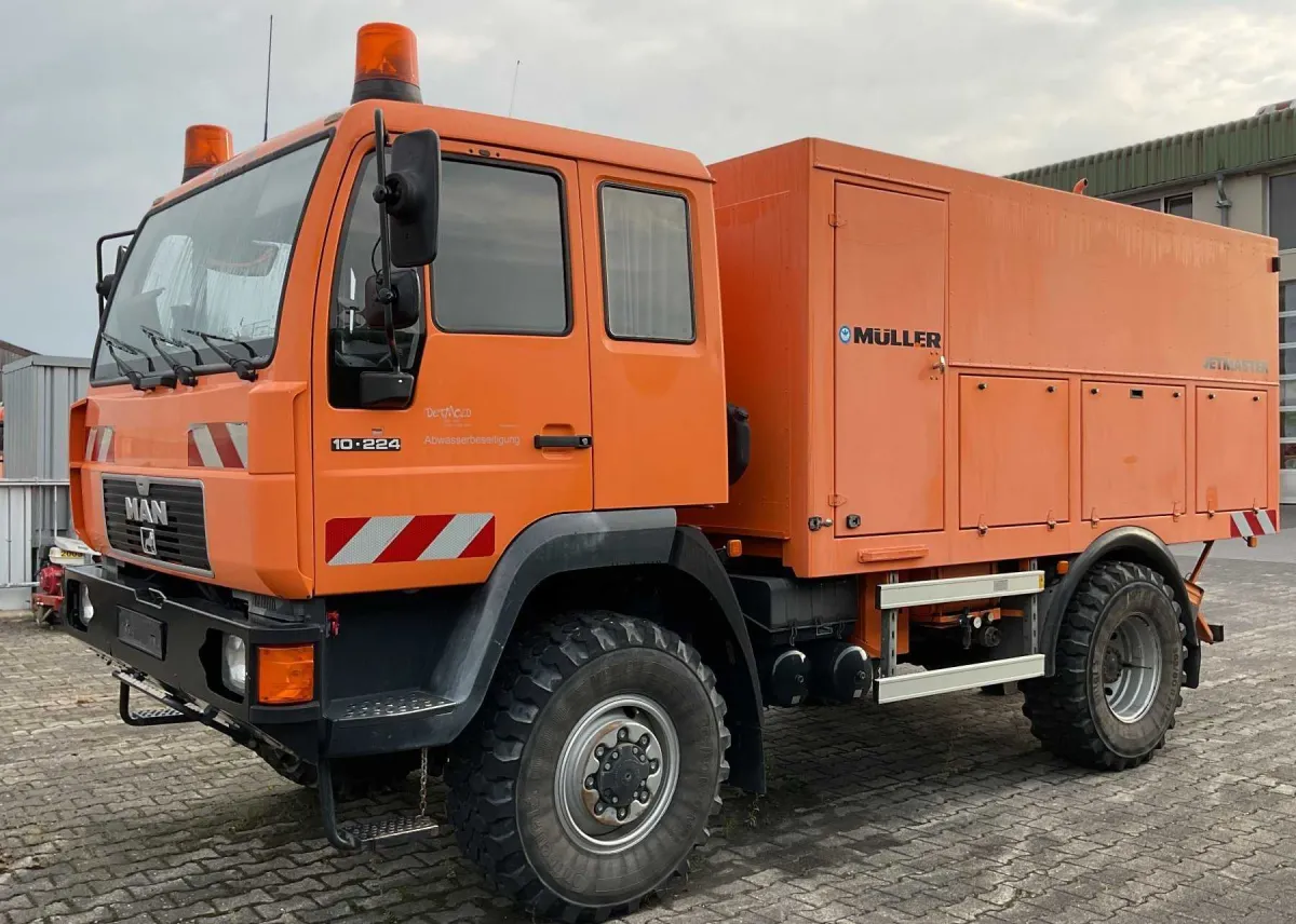 1 camion hydrocureur MAN L27 4x4