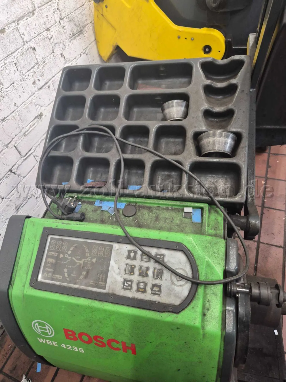 1 équilibreuse de roues BOSCH WBE 4235