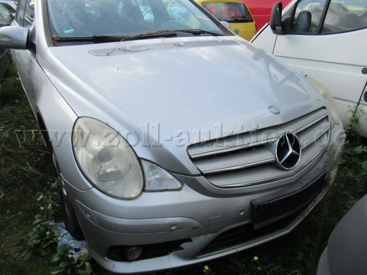 1 Mercedes Benz R 350