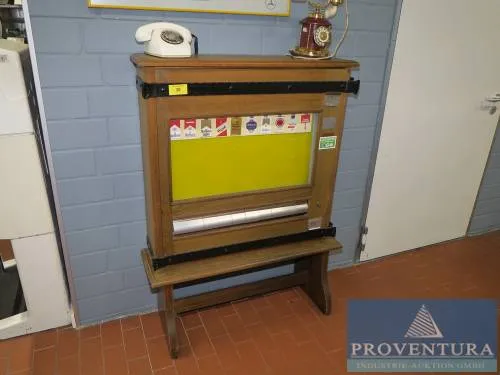 Distributeur de cigarettes décor bois avec garnitures métalliques