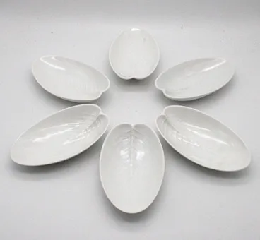 LIGNE STUDIO ROSENTHAL – ENSEMBLE DE 6 BOLS EN PORCELAINE EN FORME DE FEUILLE, 20E SIÈCLE.