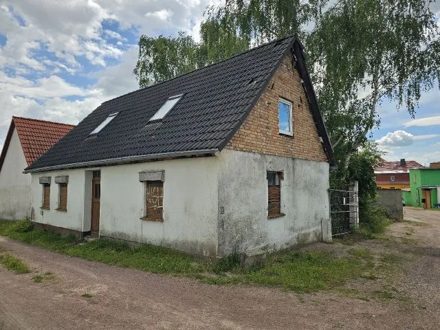Бывший жилой дом к северу от Галле (Зале) и примерно в 5 км от курорта Эддериц