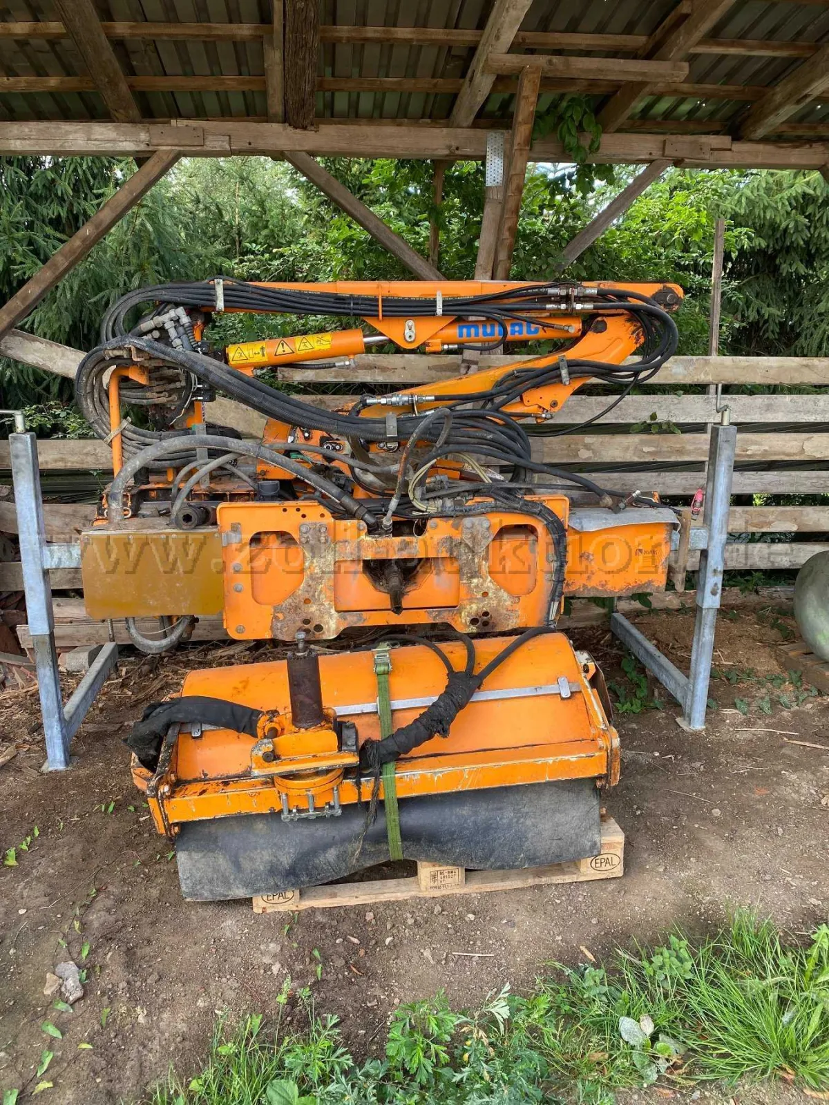 1 MFK 500 front-maaiarm met GMK 1200 bosmaaikop, grasmaaikop