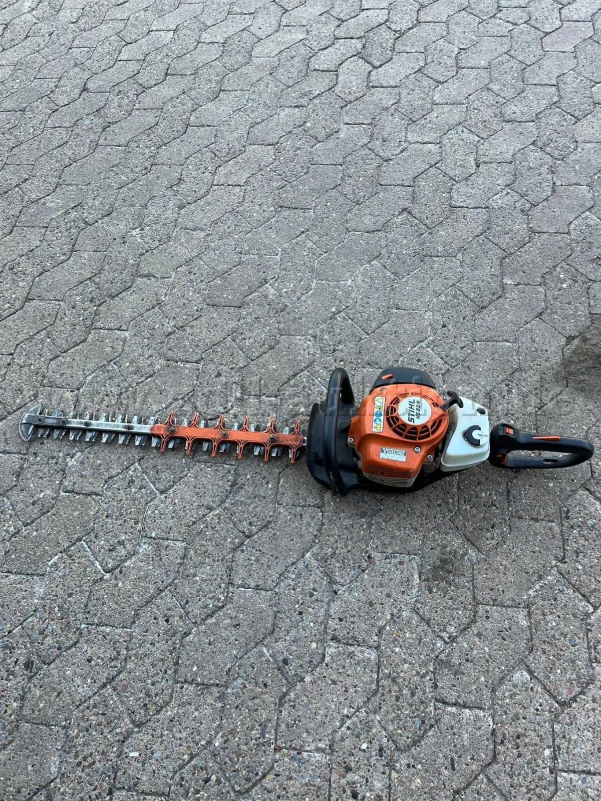 1 motorové plotostřihy Stihl HS 82 R, rok 2016