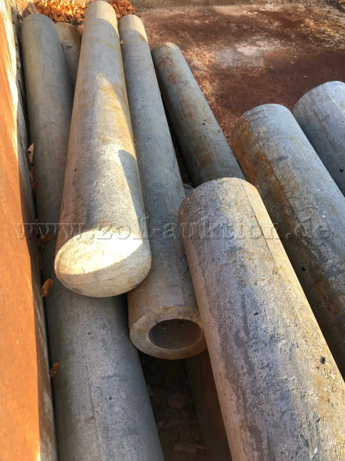 44 used plastic posts low, 180 cm, concrete look