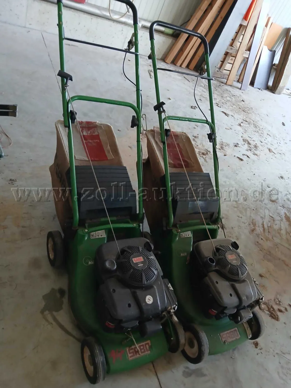 2 gebrauchte Rasenmäher von SABO-Maschinenfabrik GmbH Modell 43-Pro Baujahr 2006
