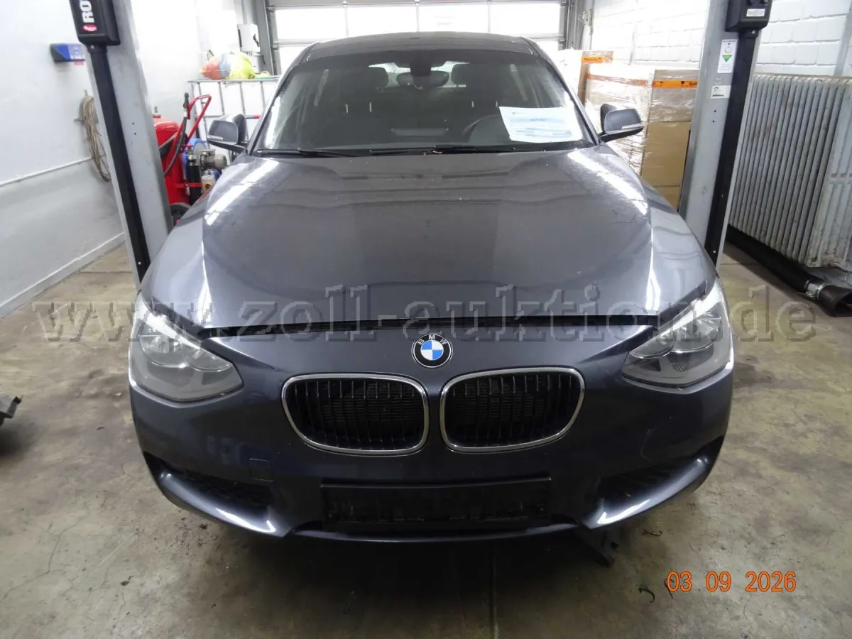 1 BMW 125d (1K4), stone chip in windscreen in far vision area