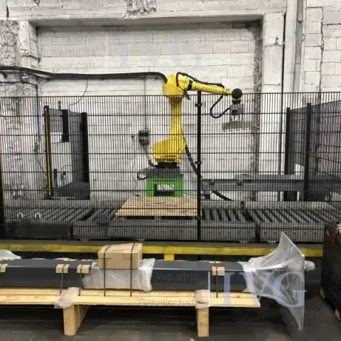 Säkkien lavausasema / Lavausrobotti FANUC Robot M-710iC / 70